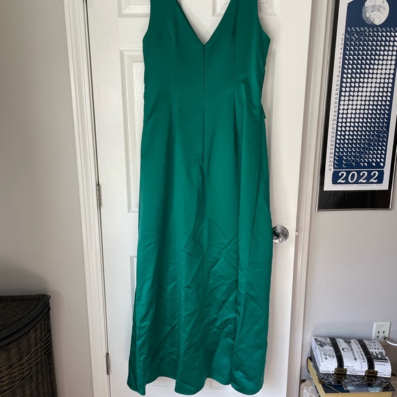 Emerald Green Gown - Picture 2 of 6